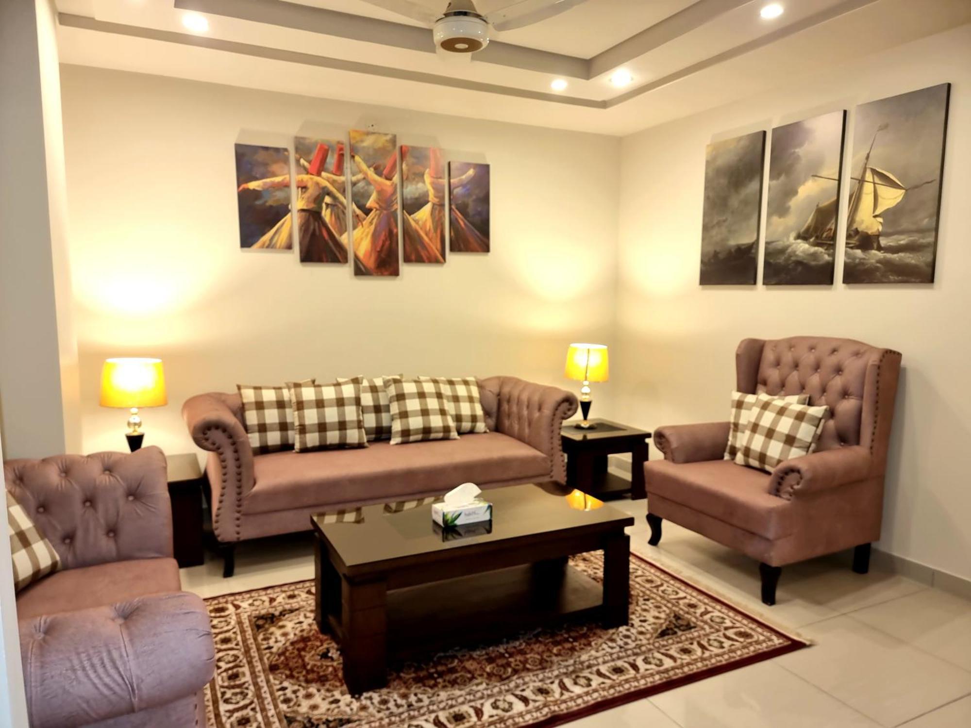 Luxurious Landing Apartments & Suites Bahria Town Rawalpindi Room photo